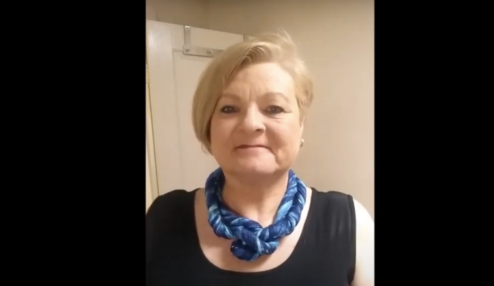 Kim styles her Necknot